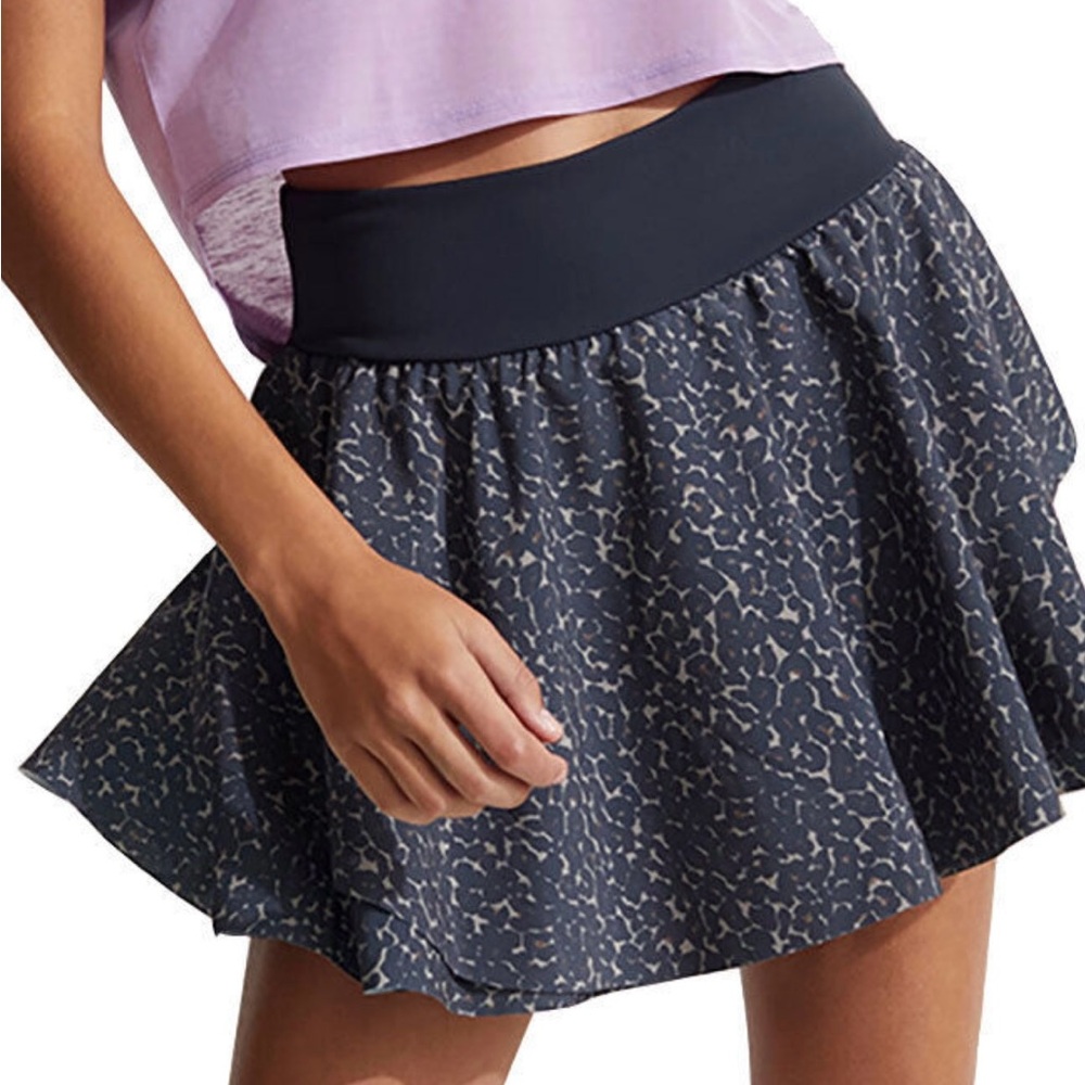 Varley tennis skirt / skort leopard print size medium M